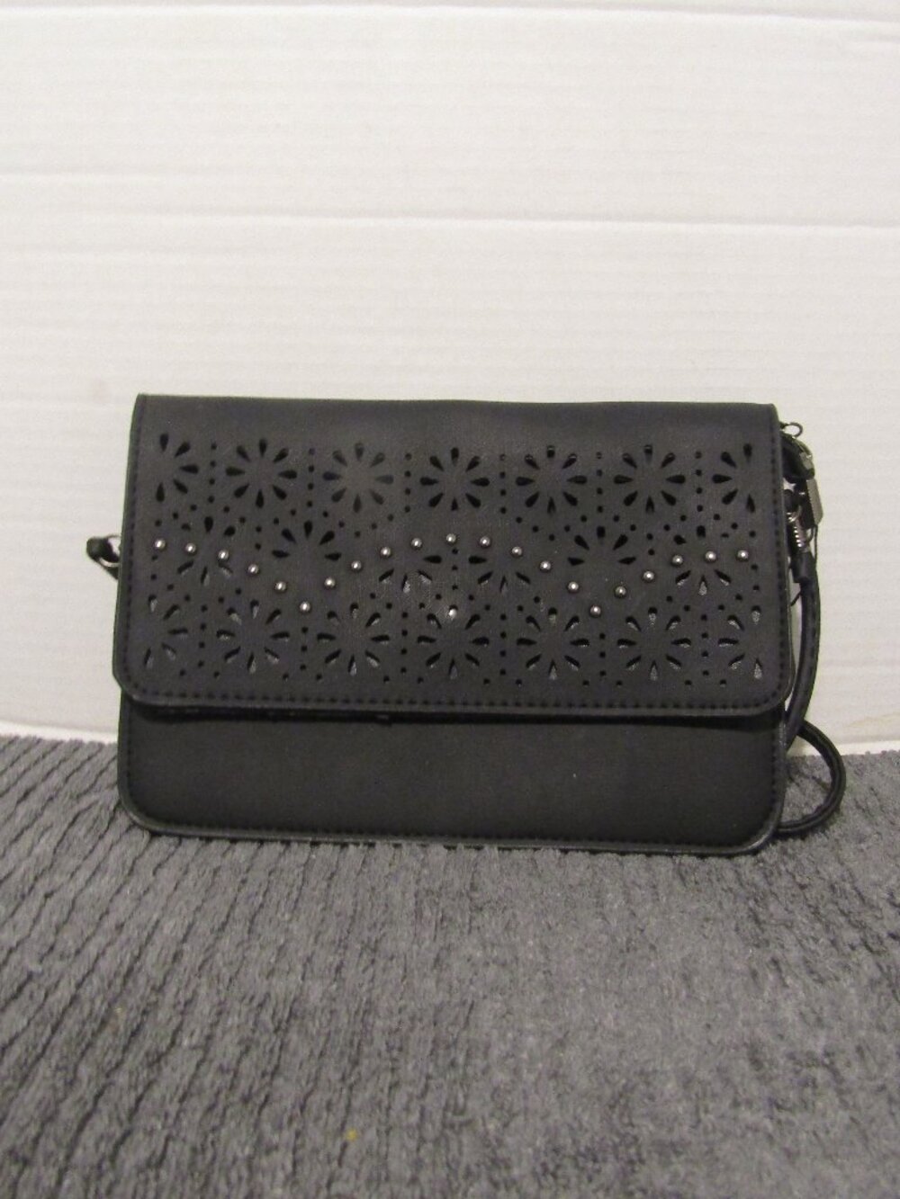 Gold coast Women Black Body bag Shoulder bag crossbod Snap Closure